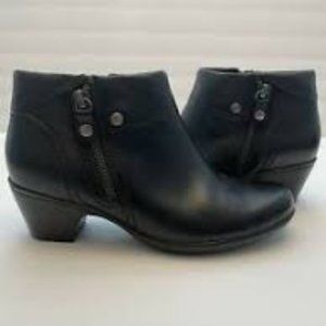 Clarks Bendable black leather ankle boots Sz.9 ﻿ ﻿